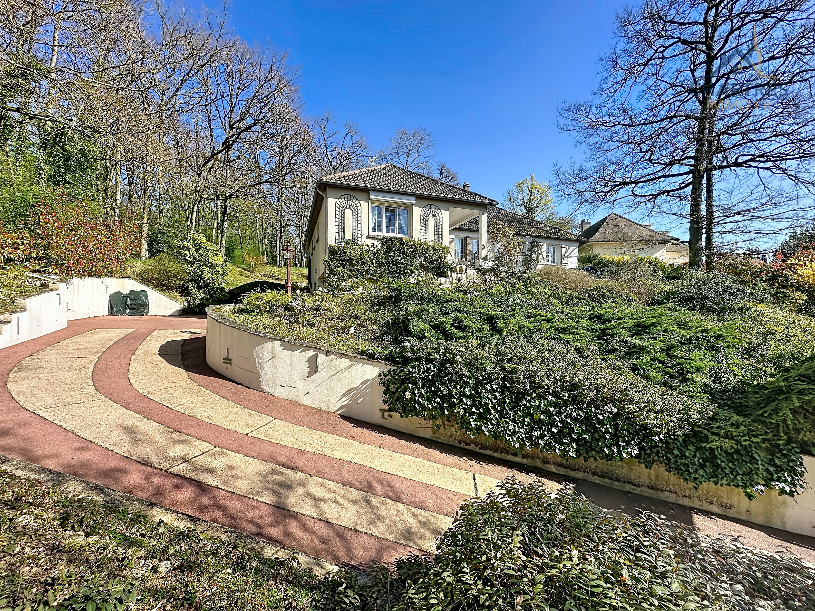 Maison familiale de luxe avec terrain boisé à Le Coudray - Chartres